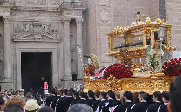 El Entierro llega a la Catedral. 