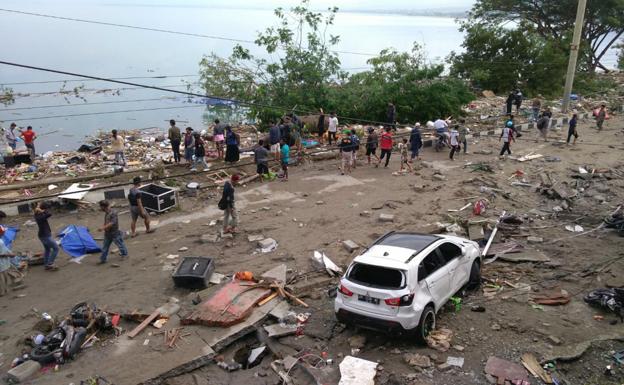 Imagen de archivo de un devastador tsunami en Indonesia. 