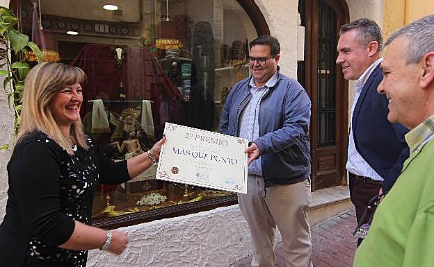 Almuñecar premia sus escaparates cofrades