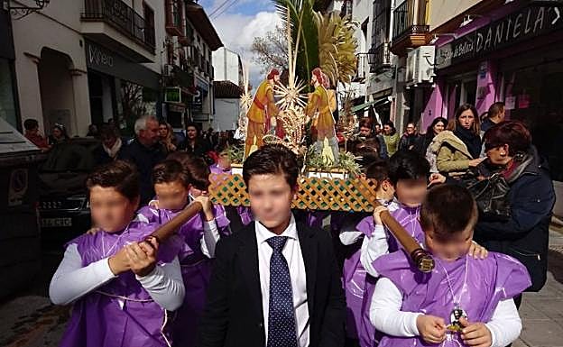 Mini-cofrades en La Zubia