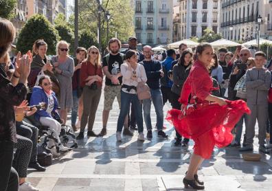 Imagen secundaria 1 - Ambiente ayer en las calles de Granada.