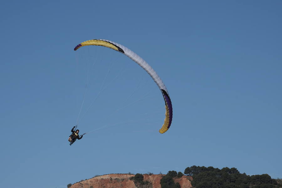 El Campeonato de España y de Andalucía de Parapente de Precisión de las categorías absoluta masculina y femenina se celebra en Cenes este fin de semana