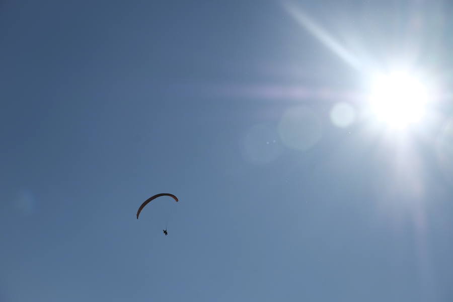 El Campeonato de España y de Andalucía de Parapente de Precisión de las categorías absoluta masculina y femenina se celebra en Cenes este fin de semana