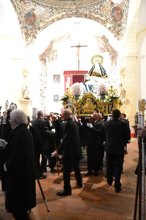 El Viernes de Dolores, la imagen de la Patrona de Alhama realizó su recorrido habitual hasta el Barrio de la Joya acompañada por centenares de alhameños y devotos de esta Virgen procedentes de otros puntos de Granada.