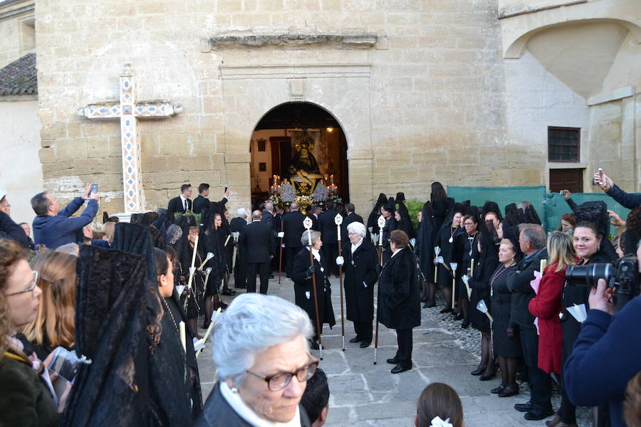 El Viernes de Dolores, la imagen de la Patrona de Alhama realizó su recorrido habitual hasta el Barrio de la Joya acompañada por centenares de alhameños y devotos de esta Virgen procedentes de otros puntos de Granada.