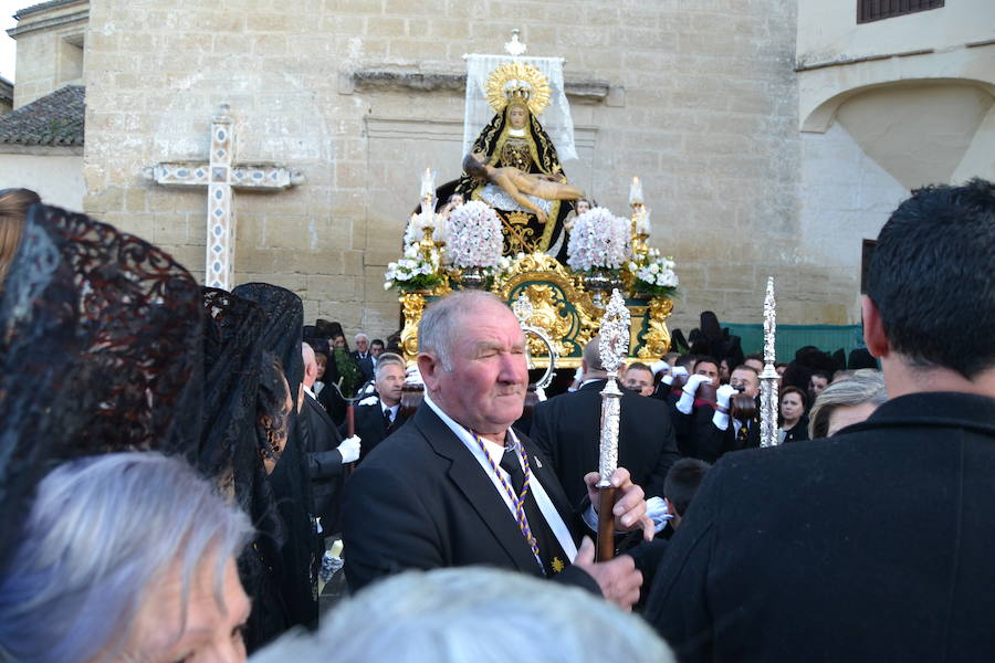 El Viernes de Dolores, la imagen de la Patrona de Alhama realizó su recorrido habitual hasta el Barrio de la Joya acompañada por centenares de alhameños y devotos de esta Virgen procedentes de otros puntos de Granada.