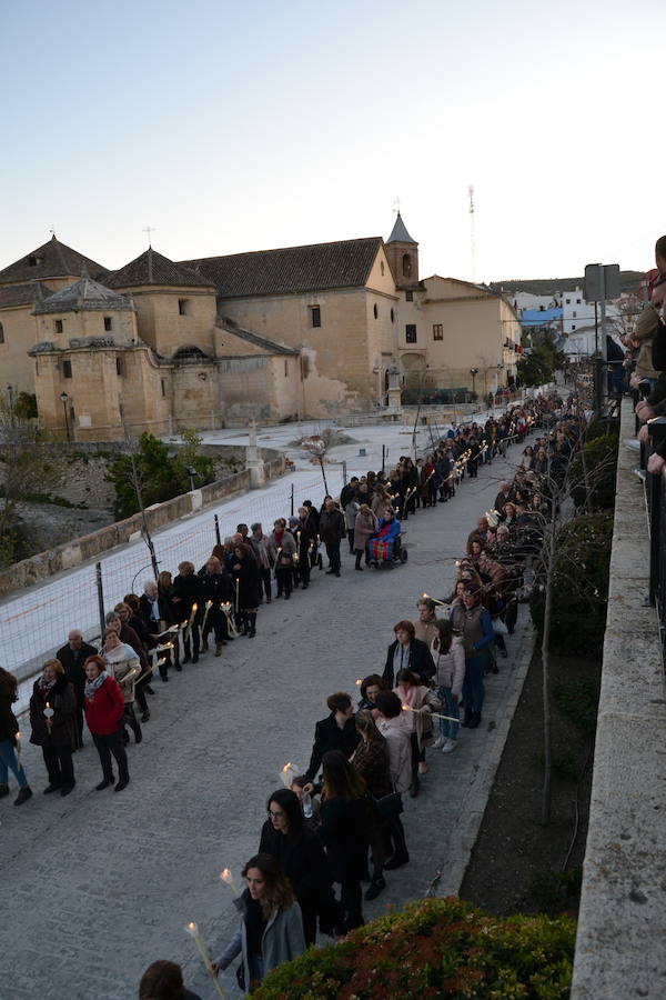 El Viernes de Dolores, la imagen de la Patrona de Alhama realizó su recorrido habitual hasta el Barrio de la Joya acompañada por centenares de alhameños y devotos de esta Virgen procedentes de otros puntos de Granada.