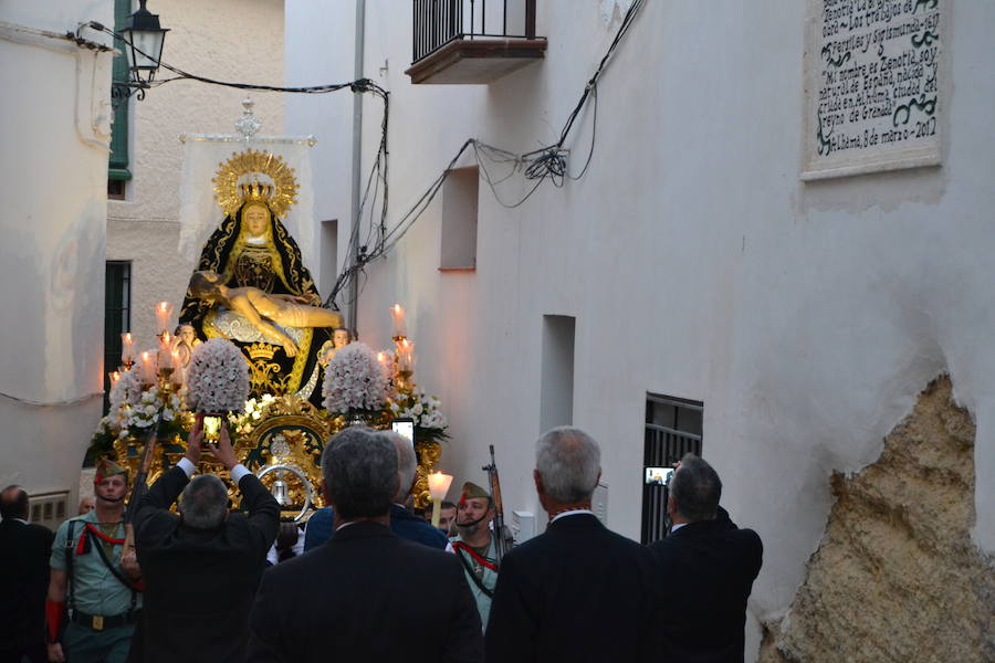 El Viernes de Dolores, la imagen de la Patrona de Alhama realizó su recorrido habitual hasta el Barrio de la Joya acompañada por centenares de alhameños y devotos de esta Virgen procedentes de otros puntos de Granada.