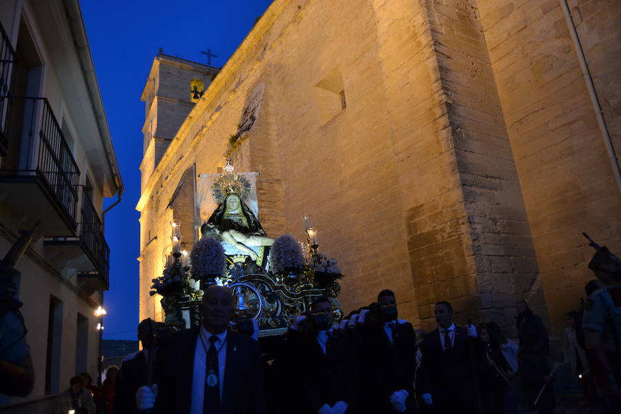 El Viernes de Dolores, la imagen de la Patrona de Alhama realizó su recorrido habitual hasta el Barrio de la Joya acompañada por centenares de alhameños y devotos de esta Virgen procedentes de otros puntos de Granada.