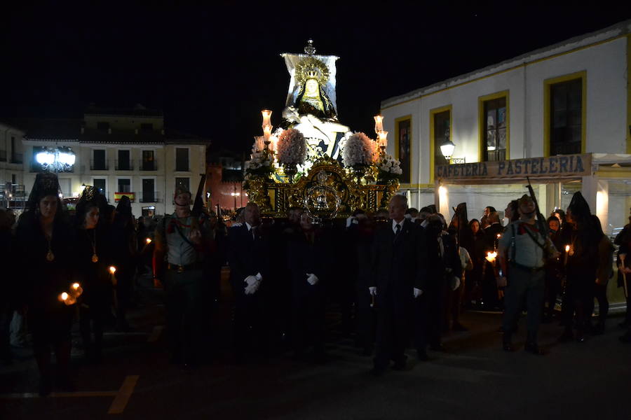 El Viernes de Dolores, la imagen de la Patrona de Alhama realizó su recorrido habitual hasta el Barrio de la Joya acompañada por centenares de alhameños y devotos de esta Virgen procedentes de otros puntos de Granada.