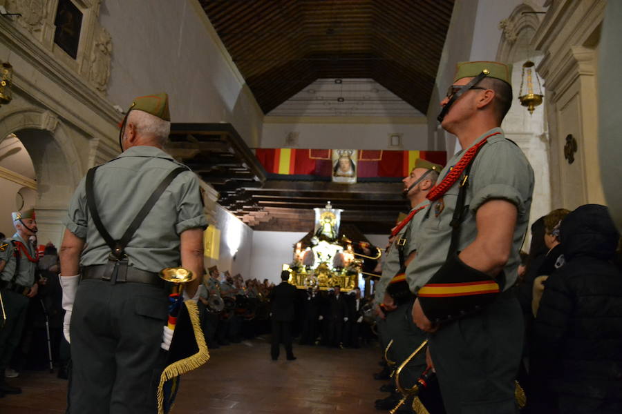 El Viernes de Dolores, la imagen de la Patrona de Alhama realizó su recorrido habitual hasta el Barrio de la Joya acompañada por centenares de alhameños y devotos de esta Virgen procedentes de otros puntos de Granada.