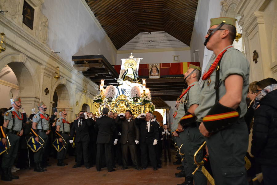 El Viernes de Dolores, la imagen de la Patrona de Alhama realizó su recorrido habitual hasta el Barrio de la Joya acompañada por centenares de alhameños y devotos de esta Virgen procedentes de otros puntos de Granada.