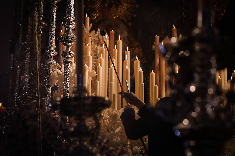 La Borriquilla sale de San Andrés y ya pasea por Granada 