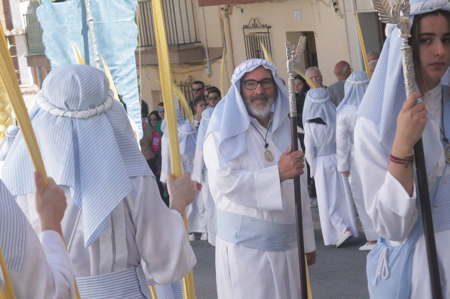 Más de 300 personas y 50 horquilleros han acompañado al primer desfile procesional de la localidad sexitana en un caluroso Domingo de Ramos