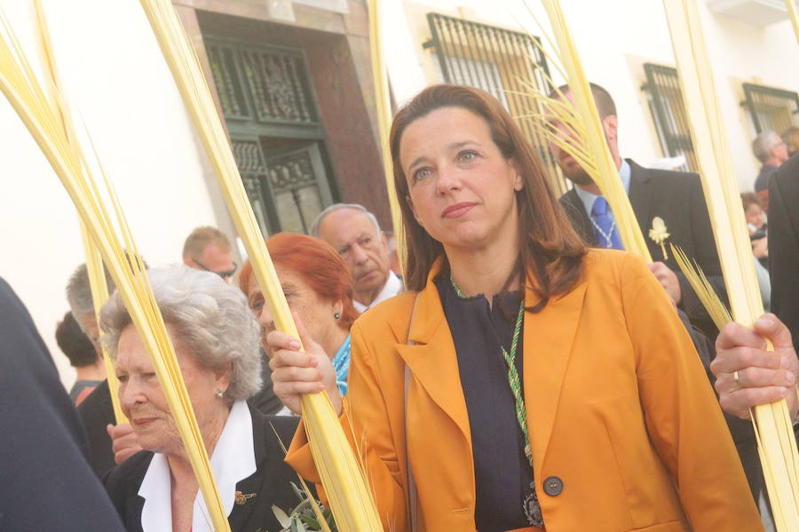 Más de 300 personas y 50 horquilleros han acompañado al primer desfile procesional de la localidad sexitana en un caluroso Domingo de Ramos