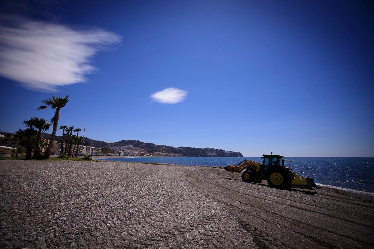 Visitamos Motril, Almuñécar, La Herradura y Castell para ver si nuestras playas están 'a punto' para una oleada de visitas