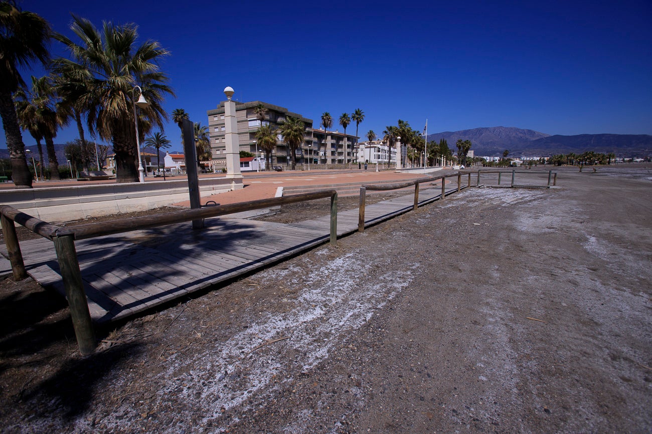 Visitamos Motril, Almuñécar, La Herradura y Castell para ver si nuestras playas están 'a punto' para una oleada de visitas