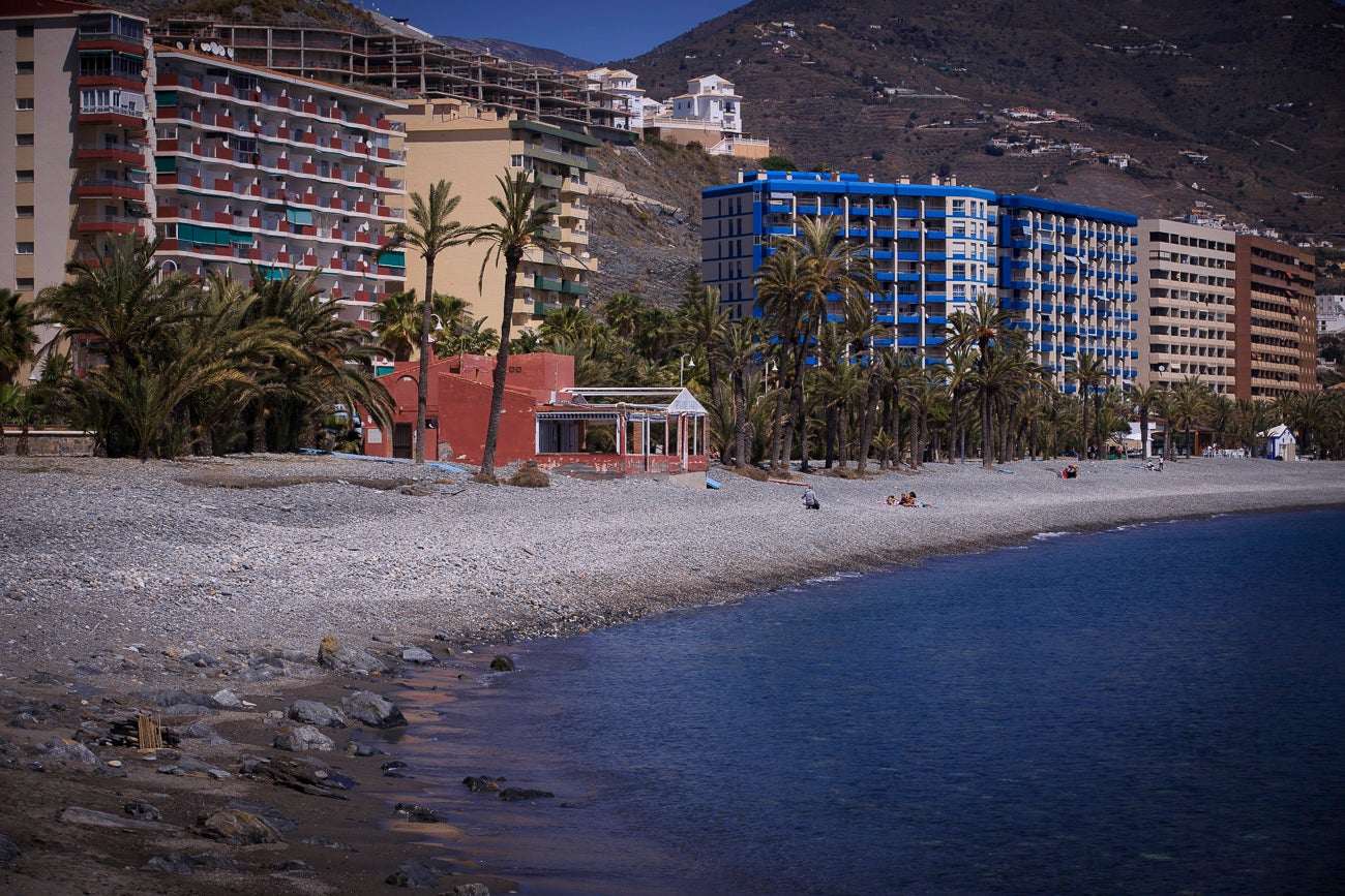 Visitamos Motril, Almuñécar, La Herradura y Castell para ver si nuestras playas están 'a punto' para una oleada de visitas