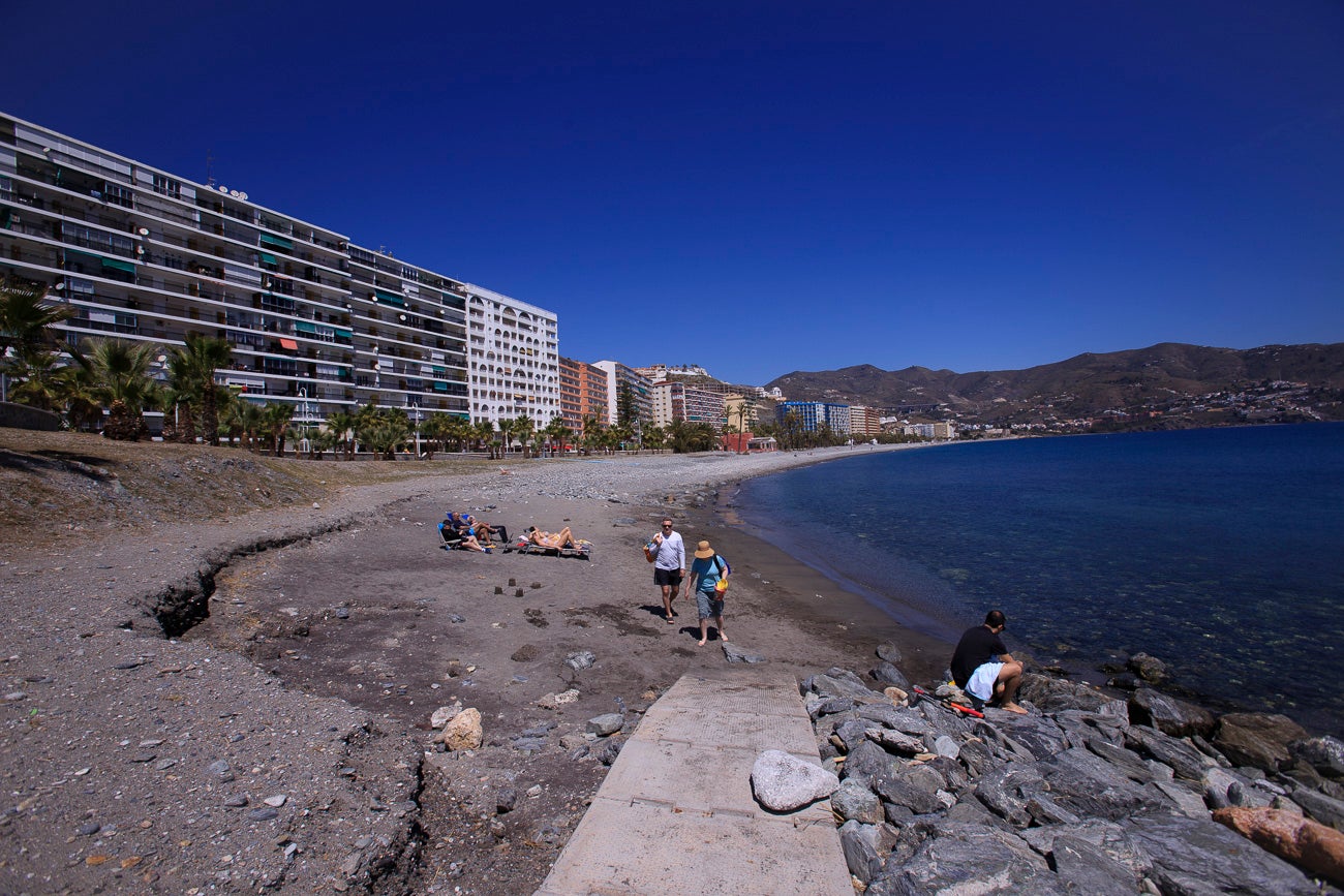 Visitamos Motril, Almuñécar, La Herradura y Castell para ver si nuestras playas están 'a punto' para una oleada de visitas