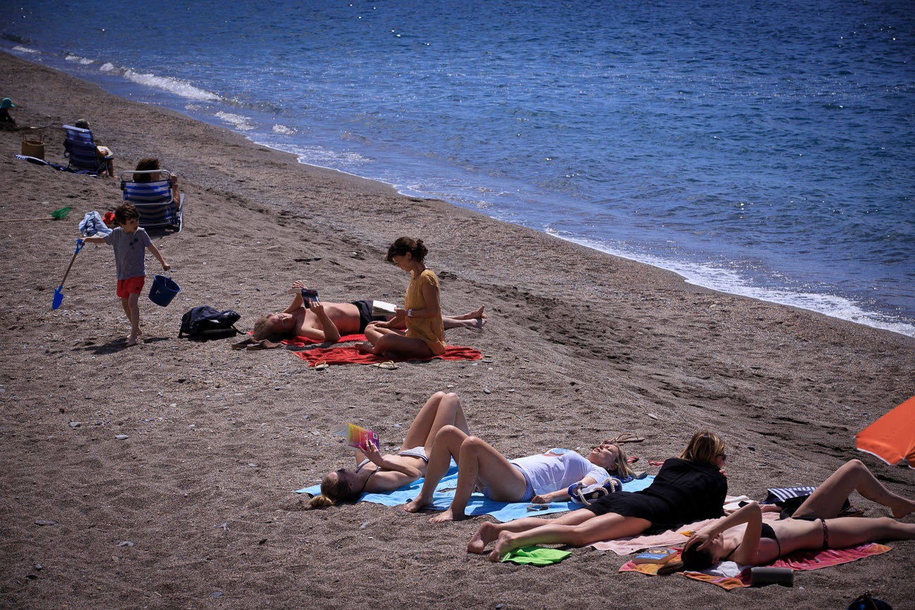 Visitamos Motril, Almuñécar, La Herradura y Castell para ver si nuestras playas están 'a punto' para una oleada de visitas