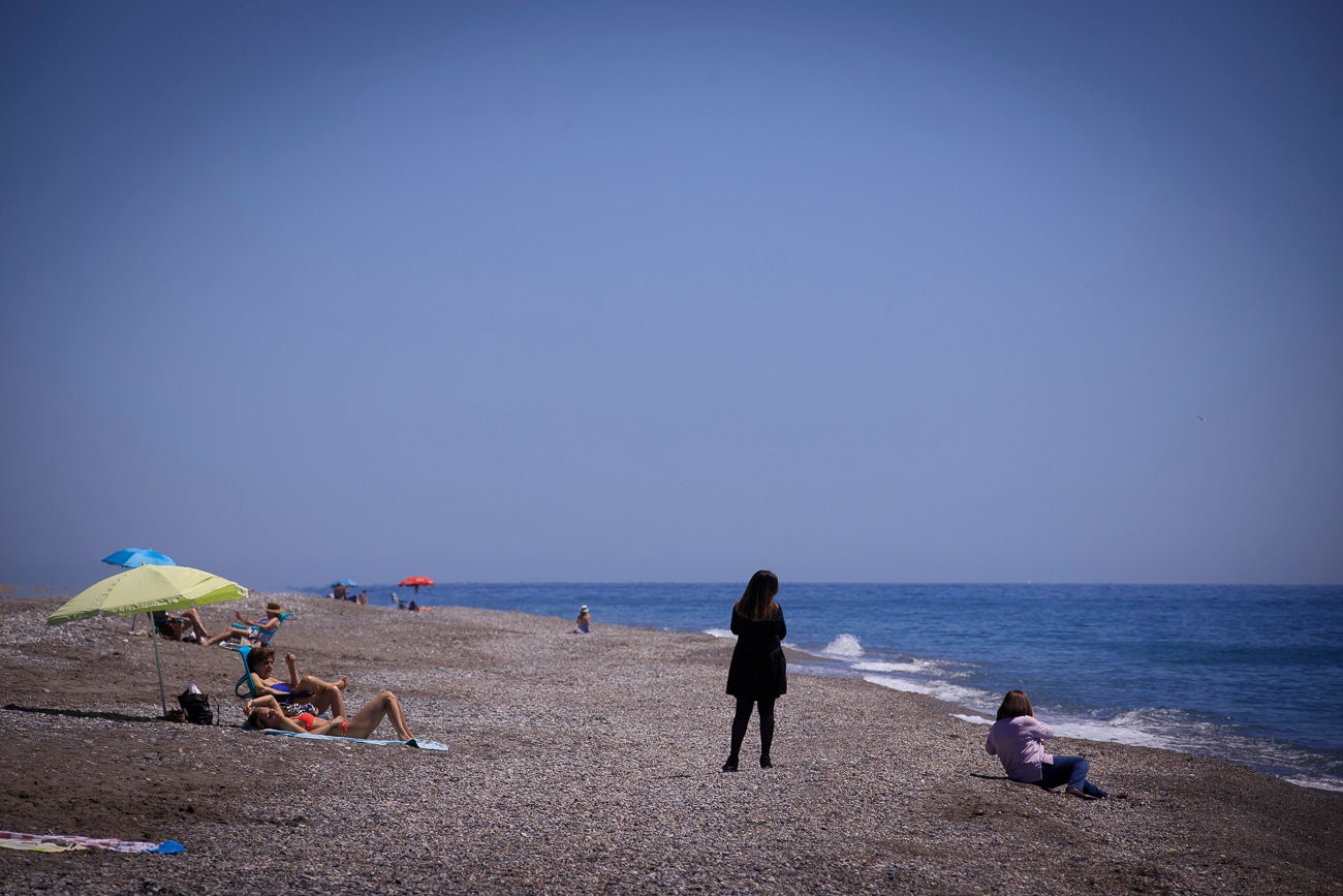 Visitamos Motril, Almuñécar, La Herradura y Castell para ver si nuestras playas están 'a punto' para una oleada de visitas