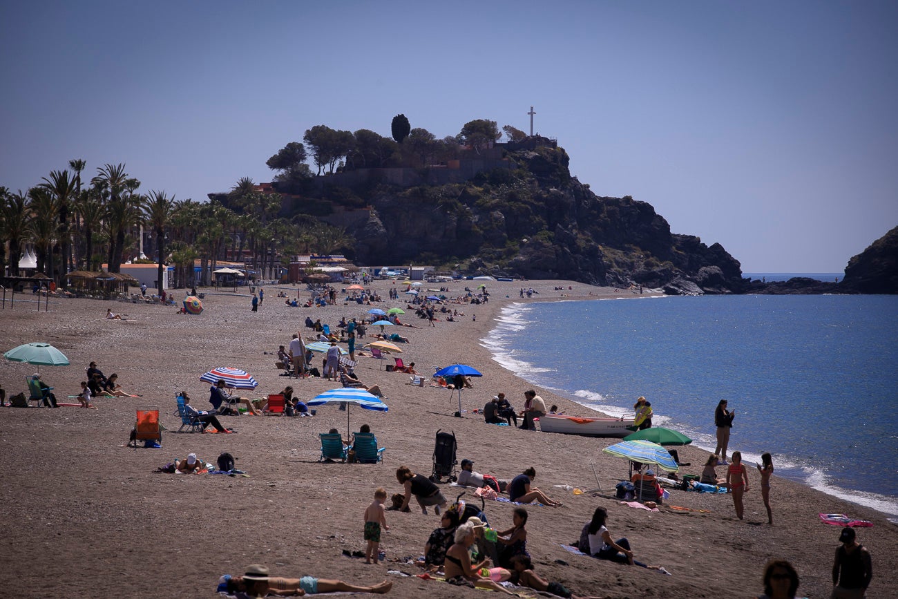 Visitamos Motril, Almuñécar, La Herradura y Castell para ver si nuestras playas están 'a punto' para una oleada de visitas