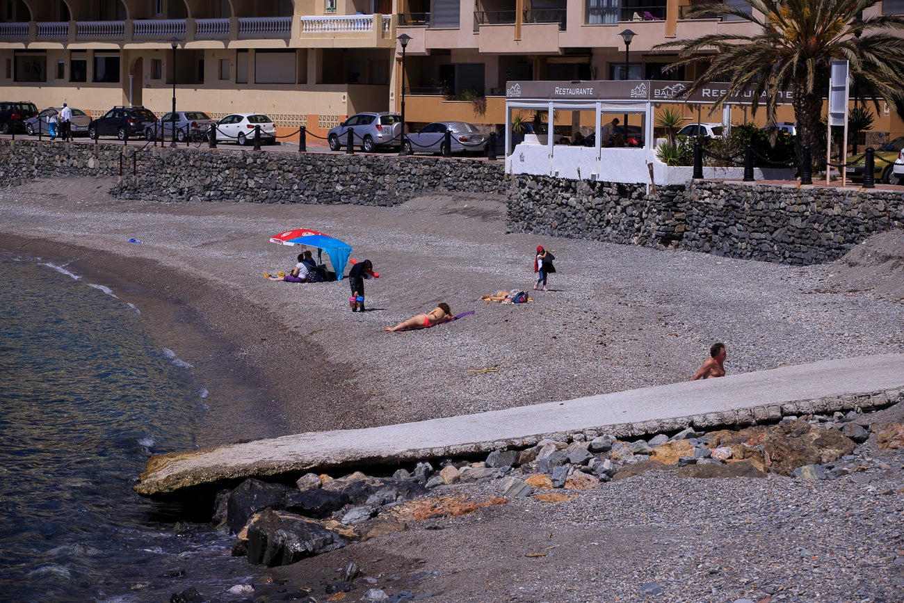 Visitamos Motril, Almuñécar, La Herradura y Castell para ver si nuestras playas están 'a punto' para una oleada de visitas