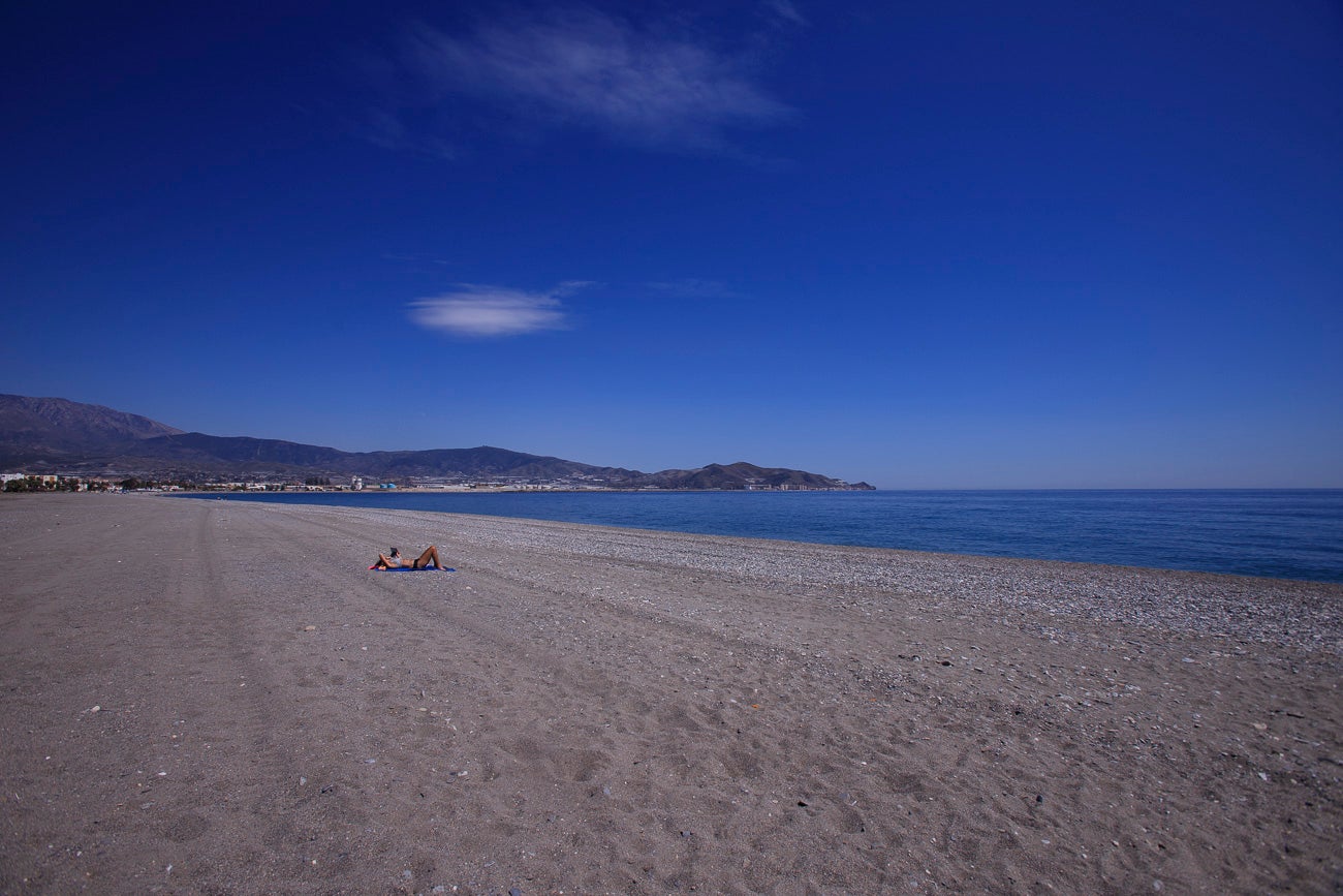 Visitamos Motril, Almuñécar, La Herradura y Castell para ver si nuestras playas están 'a punto' para una oleada de visitas