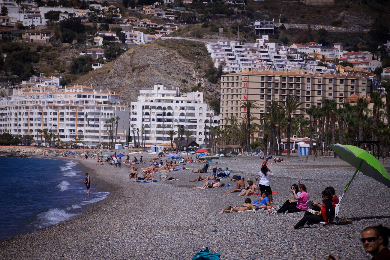 Visitamos Motril, Almuñécar, La Herradura y Castell para ver si nuestras playas están 'a punto' para una oleada de visitas