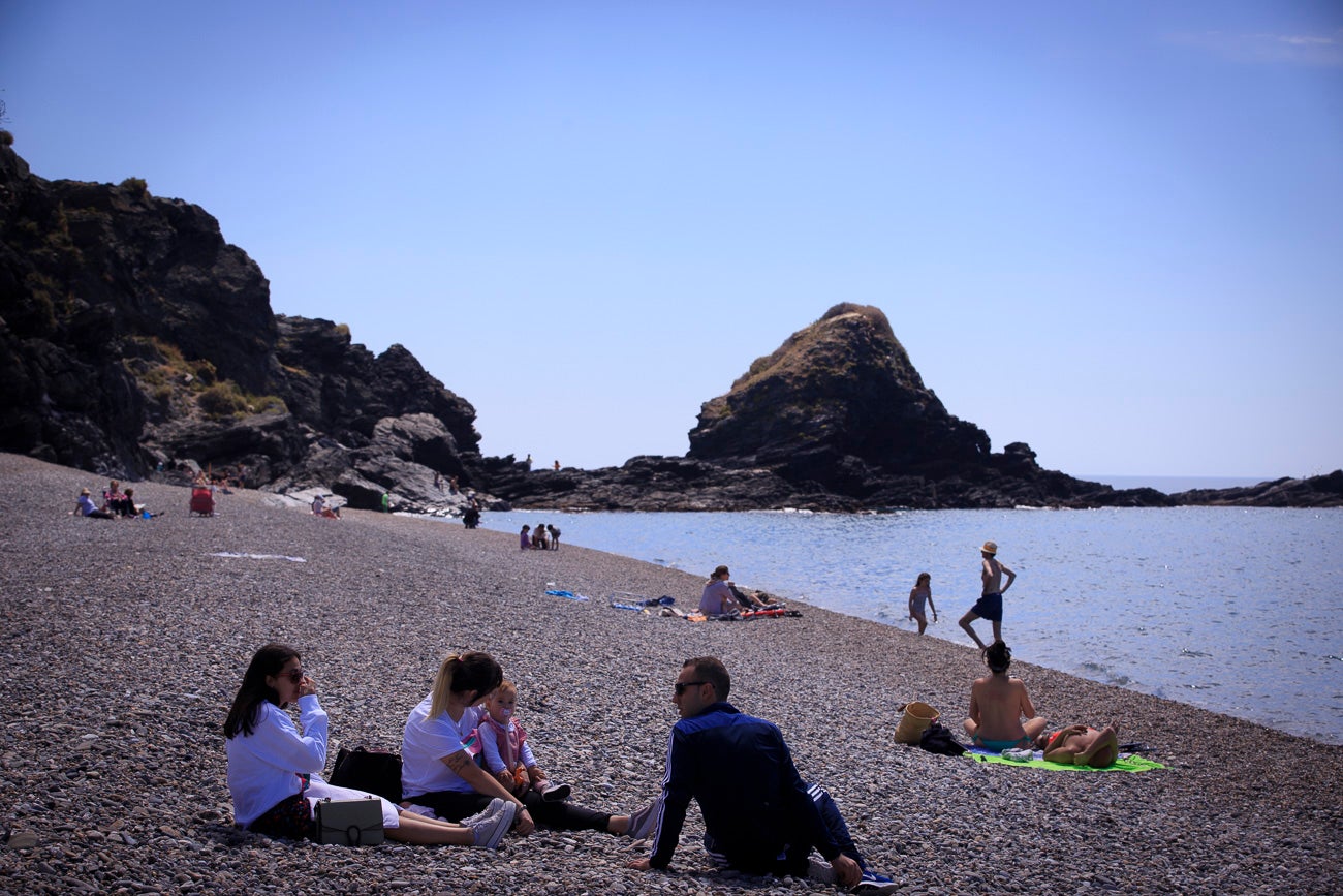 Visitamos Motril, Almuñécar, La Herradura y Castell para ver si nuestras playas están 'a punto' para una oleada de visitas
