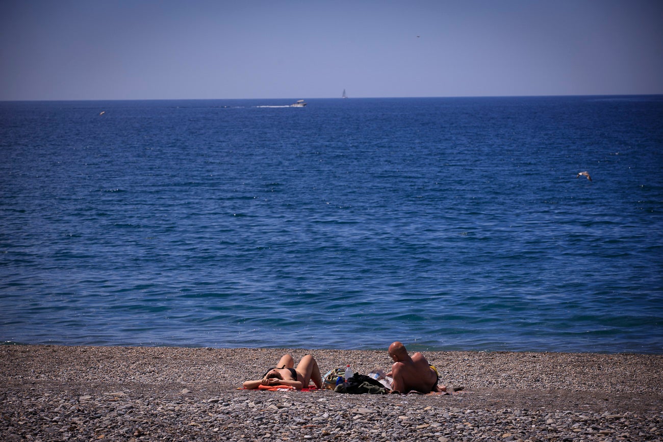 Visitamos Motril, Almuñécar, La Herradura y Castell para ver si nuestras playas están 'a punto' para una oleada de visitas