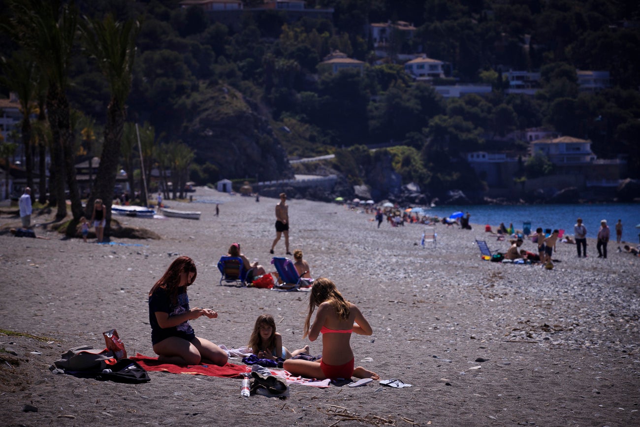 Visitamos Motril, Almuñécar, La Herradura y Castell para ver si nuestras playas están 'a punto' para una oleada de visitas