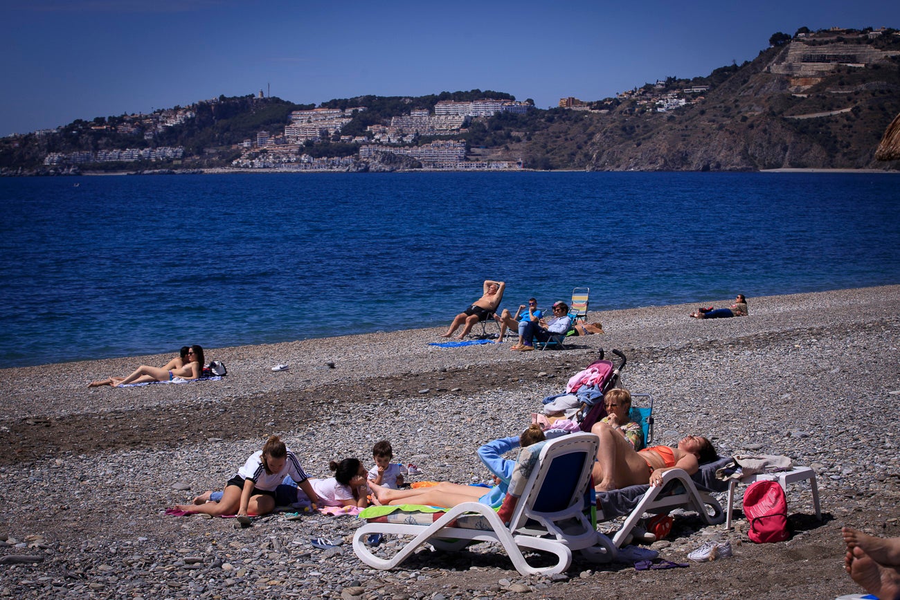 Visitamos Motril, Almuñécar, La Herradura y Castell para ver si nuestras playas están 'a punto' para una oleada de visitas