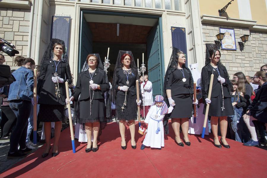 Muchísimo público y muchísimas ganas de disfrutar con una de las cofradías que más simpatías suscitan, y que el año pasado se tuvo que quedar en su templo por la lluvia