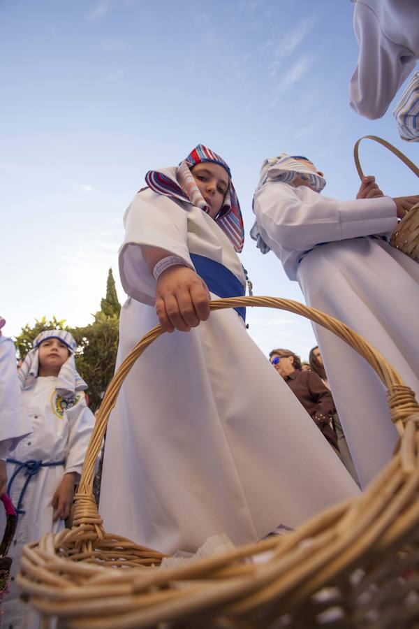 Muchísimo público y muchísimas ganas de disfrutar con una de las cofradías que más simpatías suscitan, y que el año pasado se tuvo que quedar en su templo por la lluvia