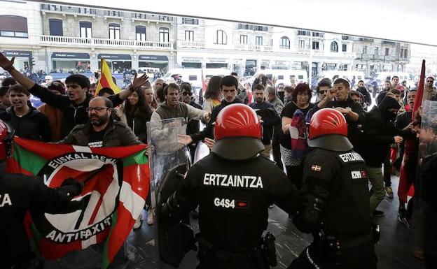 Incidentes en Bilbao por la celebración de un mitin de Vox.