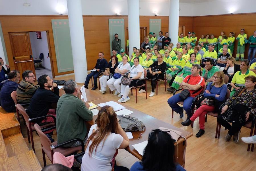 Los trabajadores han votado a favor del paro en la asamblea celebrada este mediodía