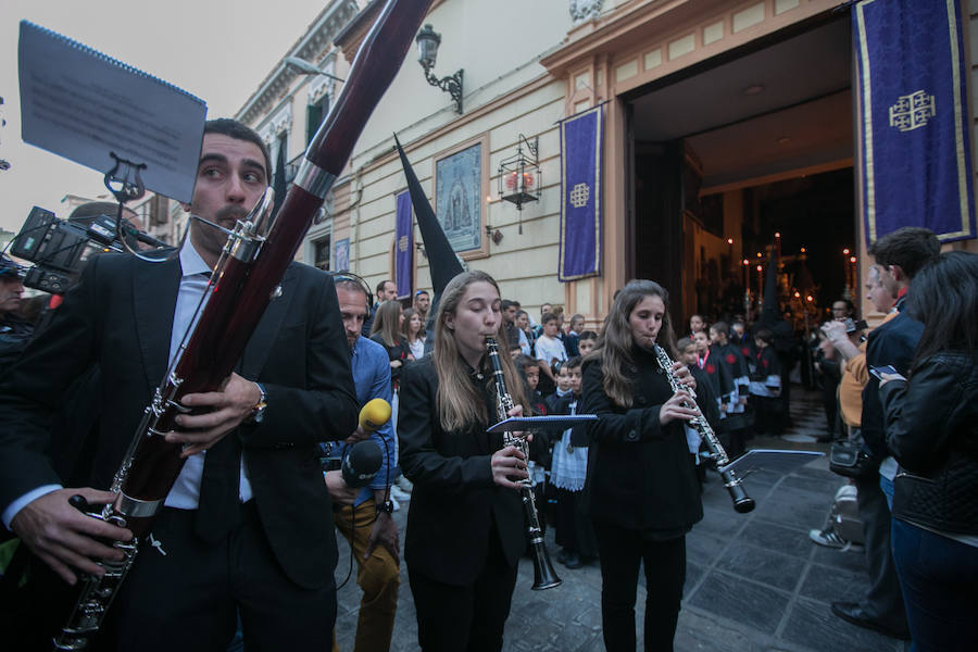 La última cofradía de este lunes comienza a recorrer el centro de la ciudad a última hora de la tarde