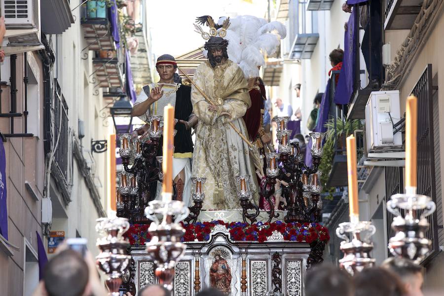 Gran sabor cofrade en el callejeo por las estrechas calles de su barrio, y lucido recorrido por las calles de San Ildefonso y carrera oficial