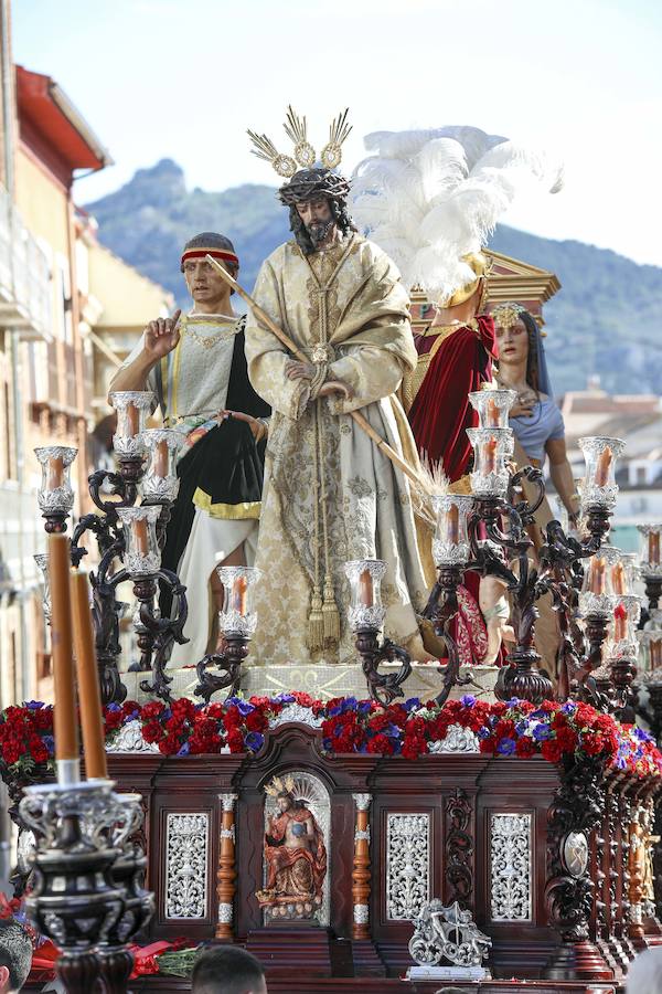 Gran sabor cofrade en el callejeo por las estrechas calles de su barrio, y lucido recorrido por las calles de San Ildefonso y carrera oficial
