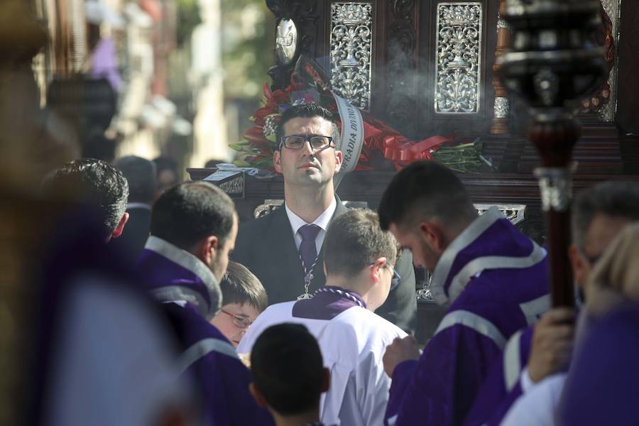 Gran sabor cofrade en el callejeo por las estrechas calles de su barrio, y lucido recorrido por las calles de San Ildefonso y carrera oficial