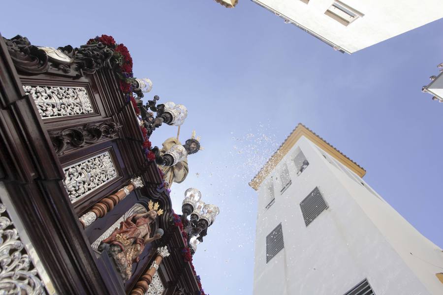 Gran sabor cofrade en el callejeo por las estrechas calles de su barrio, y lucido recorrido por las calles de San Ildefonso y carrera oficial