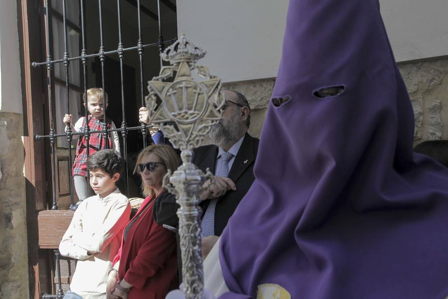 Gran sabor cofrade en el callejeo por las estrechas calles de su barrio, y lucido recorrido por las calles de San Ildefonso y carrera oficial