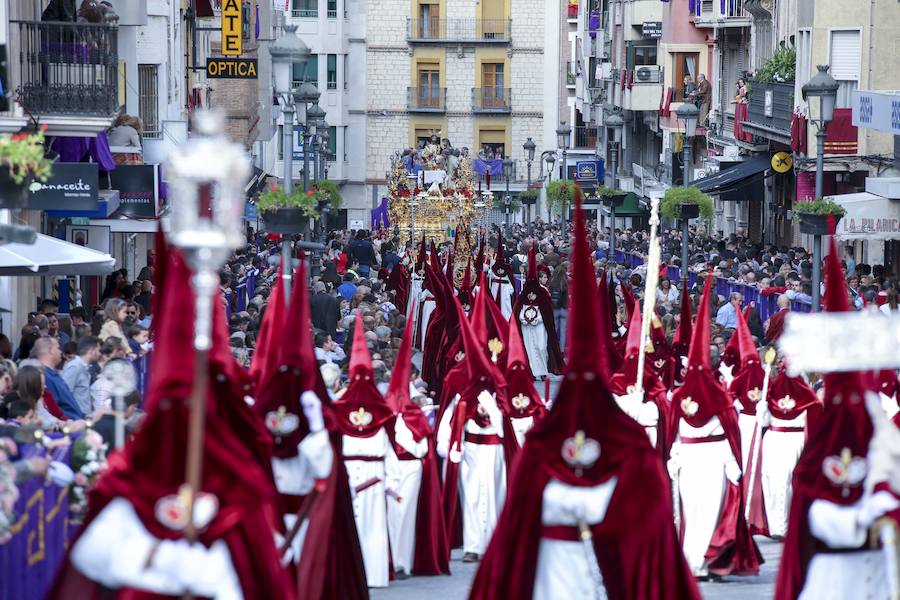 Un recorrido complicado, por la orografía y por la distancia, y el peso del juego escultórico, hacen único este desfile procesional Por segundo año salió desde la iglesia San Juan Pablo II