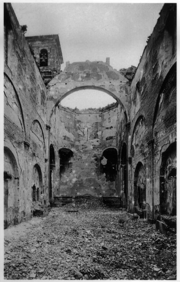 Imagen de la iglesia del Salvador tras el incendio de 1936.