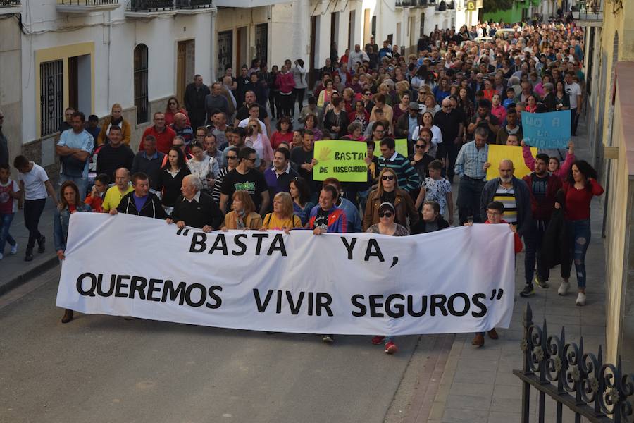 Los vecinos de este municipio granadino se han echado a las calles para pedir seguridad tras los últimos sucesos.