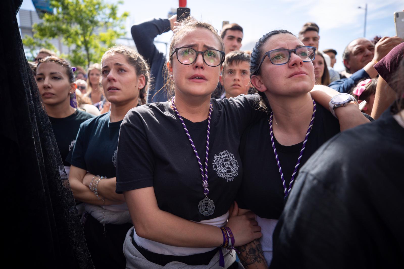 La parroquia de Nuestra Señora de los Dolores ve salir por fin a sus dos imágenes