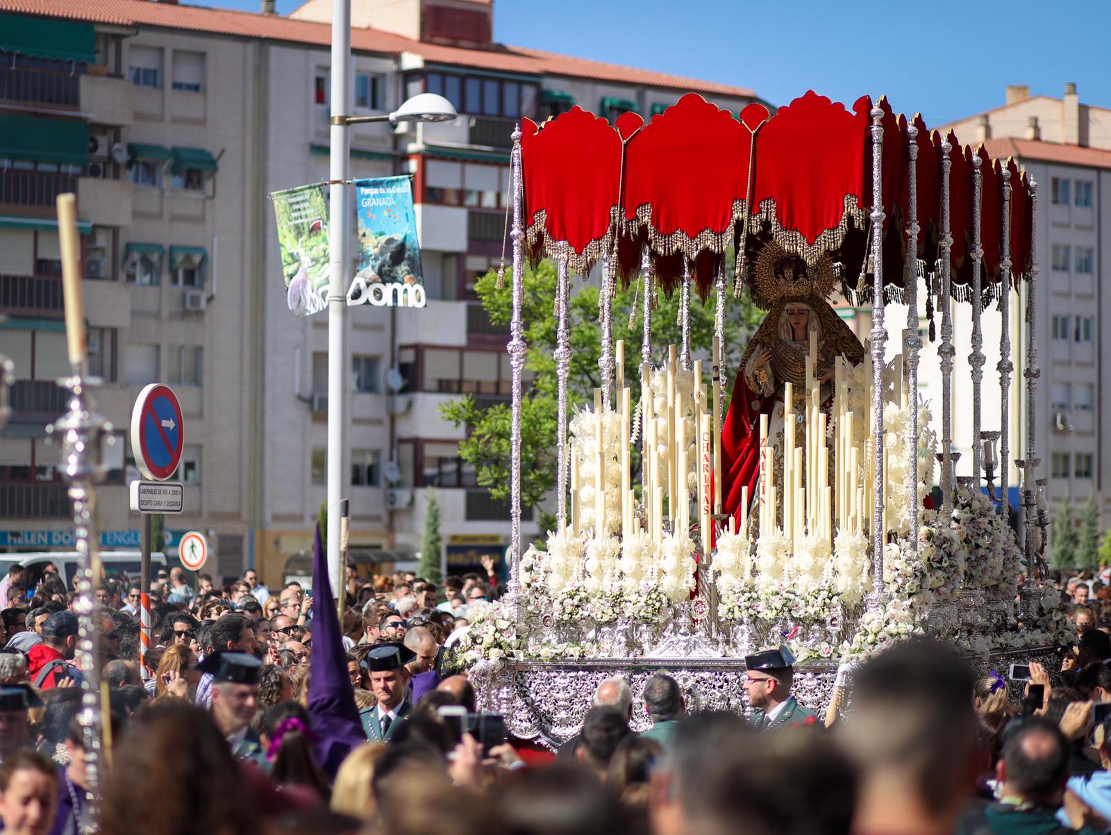 La parroquia de Nuestra Señora de los Dolores ve salir por fin a sus dos imágenes