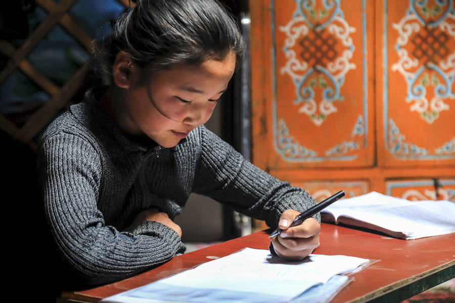 Recopilación de algunas fotografías de la expedición de la fundación Paralelo 70 a Mongolia. Puedes leer  el reportaje completo aquí