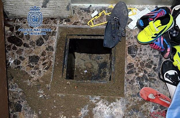 Un zulo encontrado en una casa de los Mondongos durante la redada de la Operación Cóndor.